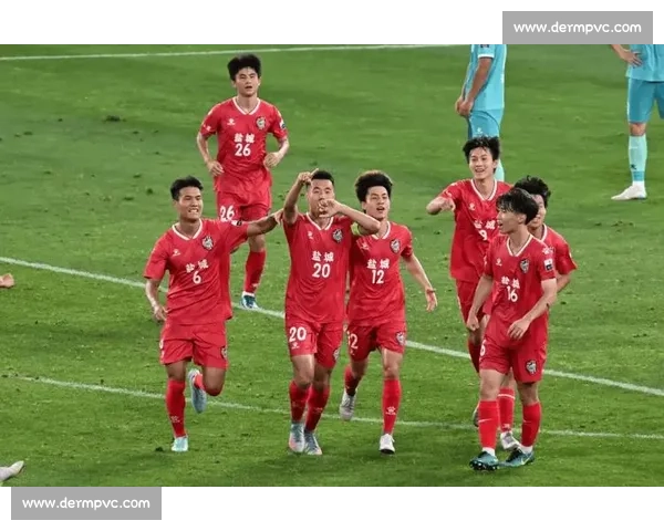 盐城主场 2-0 力克镇江！31833 名球迷见证苏超榜首之争